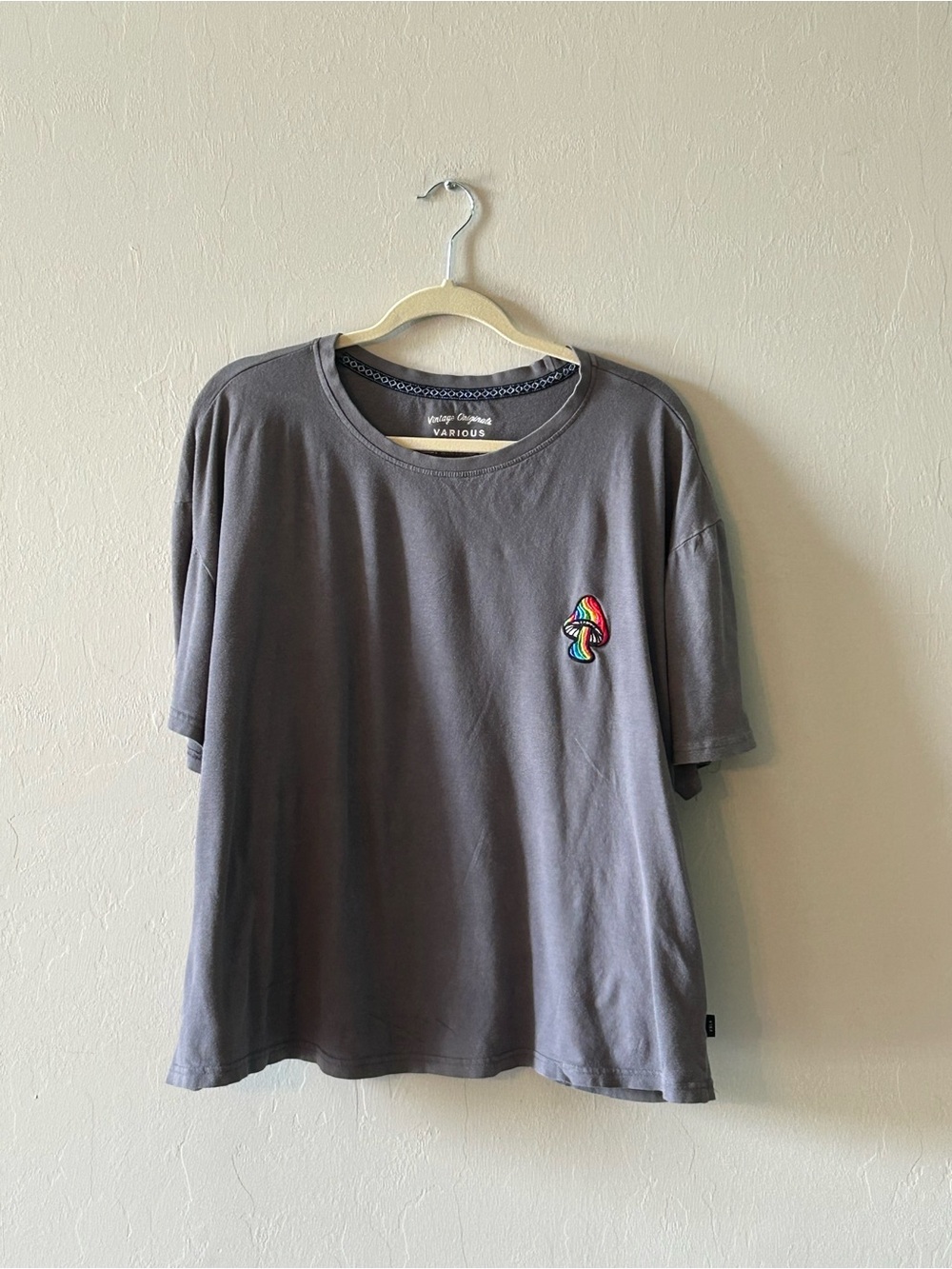 Vintage Originals Various Artist 100% Cotton Mushroom Embroidered Logo Tshirt XL